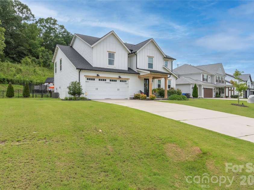 123 Country Lake Drive, Mooresville, NC 28115.  MLS# CAR4412244, YatesRealty ID 3732. 