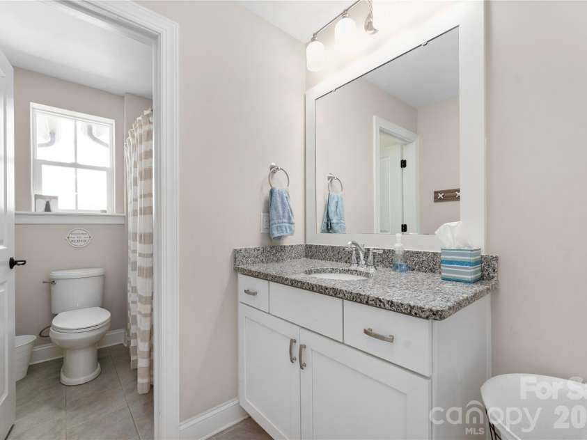 123 Country Lake Drive, Mooresville, NC 28115.  MLS# CAR4412244, YatesRealty ID 3732. Full bath, upper level.