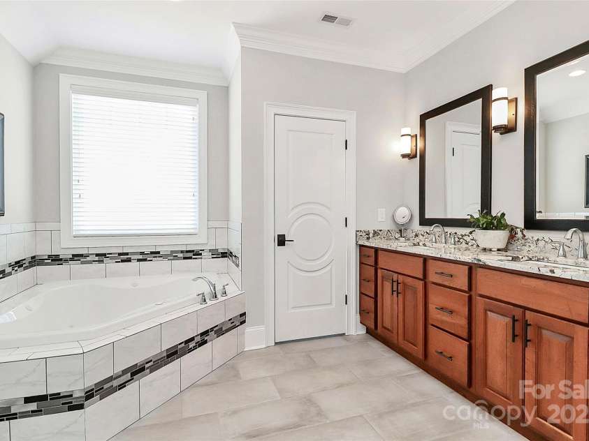 5086 Windward Point Lane, Denver, NC 28037.  MLS# CAR4312956, YatesRealty ID 3732. 