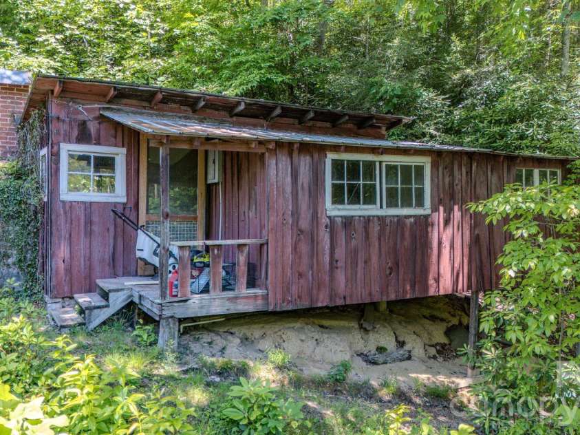 1712 Little Creek Road, Hot Springs, NC 28743.  MLS# CAR4395039, YatesRealty ID 37322. 