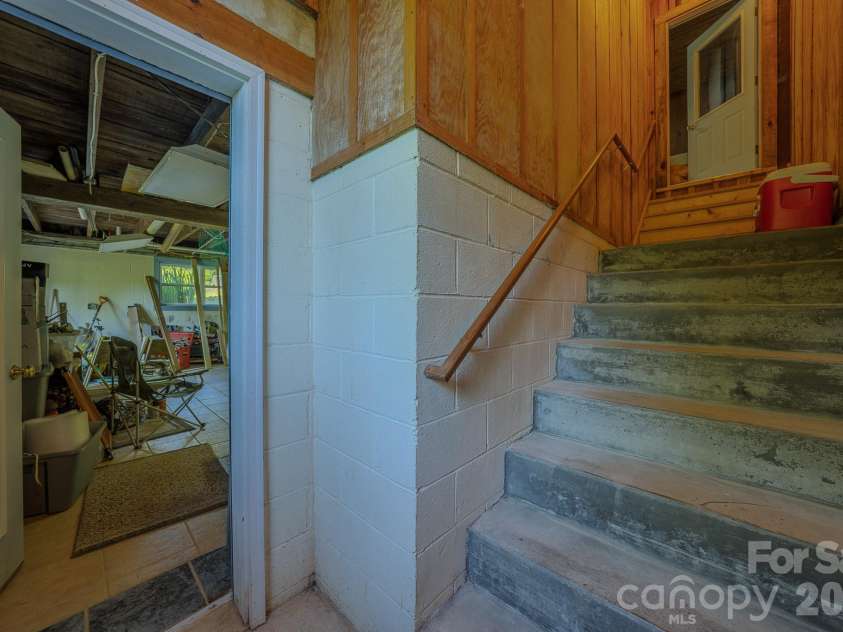 1712 Little Creek Road, Hot Springs, NC 28743.  MLS# CAR4395039, YatesRealty ID 37322. 