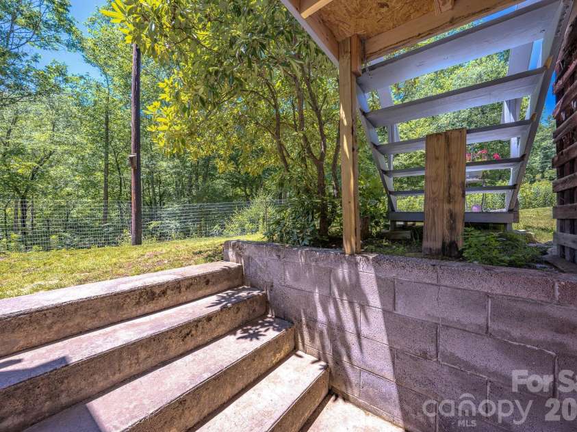 1712 Little Creek Road, Hot Springs, NC 28743.  MLS# CAR4395039, YatesRealty ID 37322. 
