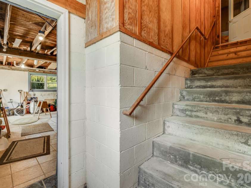 1712 Little Creek Road, Hot Springs, NC 28743.  MLS# CAR4421283, YatesRealty ID 37322. 