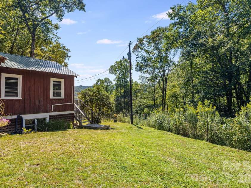1712 Little Creek Road, Hot Springs, NC 28743.  MLS# CAR4421283, YatesRealty ID 37322. 