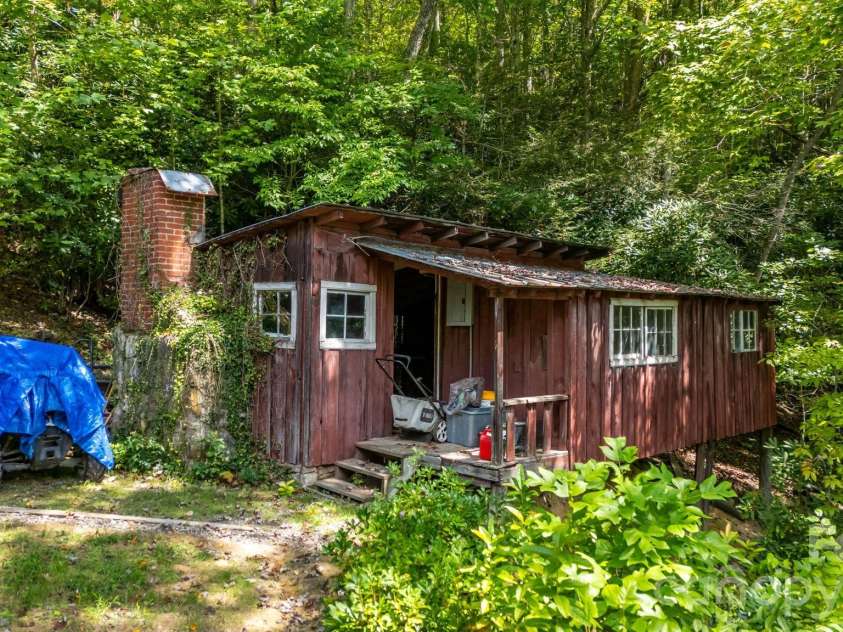 1712 Little Creek Road, Hot Springs, NC 28743.  MLS# CAR4421283, YatesRealty ID 37322. 