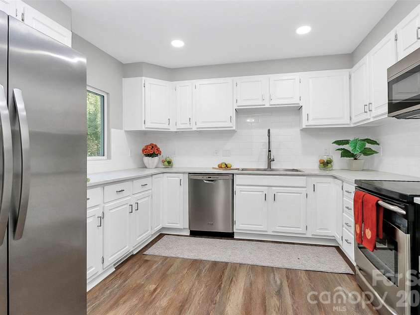 9546 Fairway Ridge Road, Charlotte, NC 28277.  MLS# CAR4403165, YatesRealty ID 37323. 