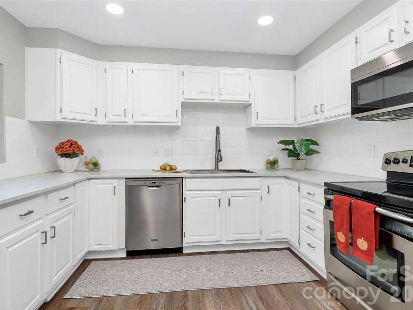 9546 Fairway Ridge Road, Charlotte, NC 28277.  MLS# CAR4403165, YatesRealty ID 37323. 