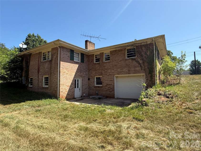 649 Curtis Bridge Road, North Wilkesboro, NC 28659.  MLS# CAR4404533, YatesRealty ID 37324. 
