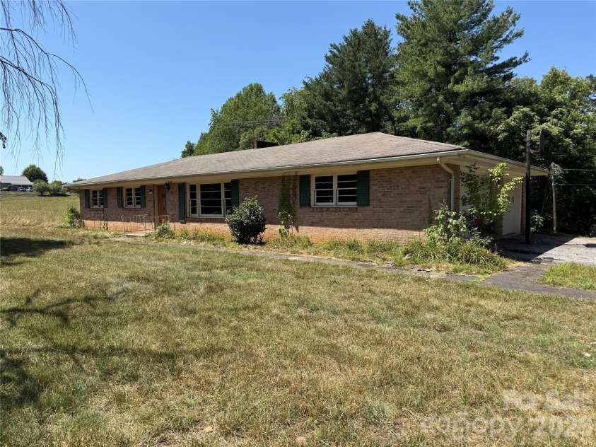 649 Curtis Bridge Road, North Wilkesboro, NC 28659.  MLS# CAR4404533, YatesRealty ID 37324. 