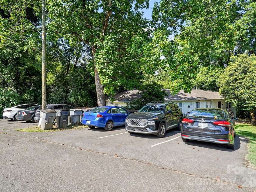 2800 Carol Avenue, Charlotte, NC 28208.  MLS# CAR4401707, YatesRealty ID 37325. 