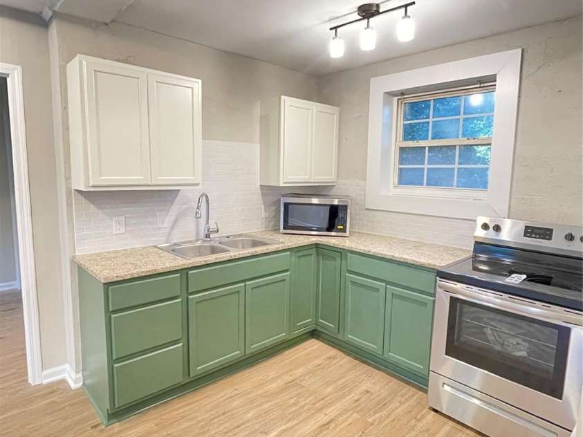 2800 Carol Avenue, Charlotte, NC 28208.  MLS# CAR4401707, YatesRealty ID 37325. 