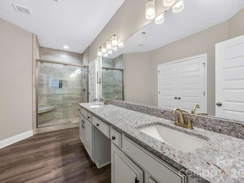 4669 Grooms Road, Reidsville, NC 27320.  MLS# CAR4400124, YatesRealty ID 37329. Primary Bathroom