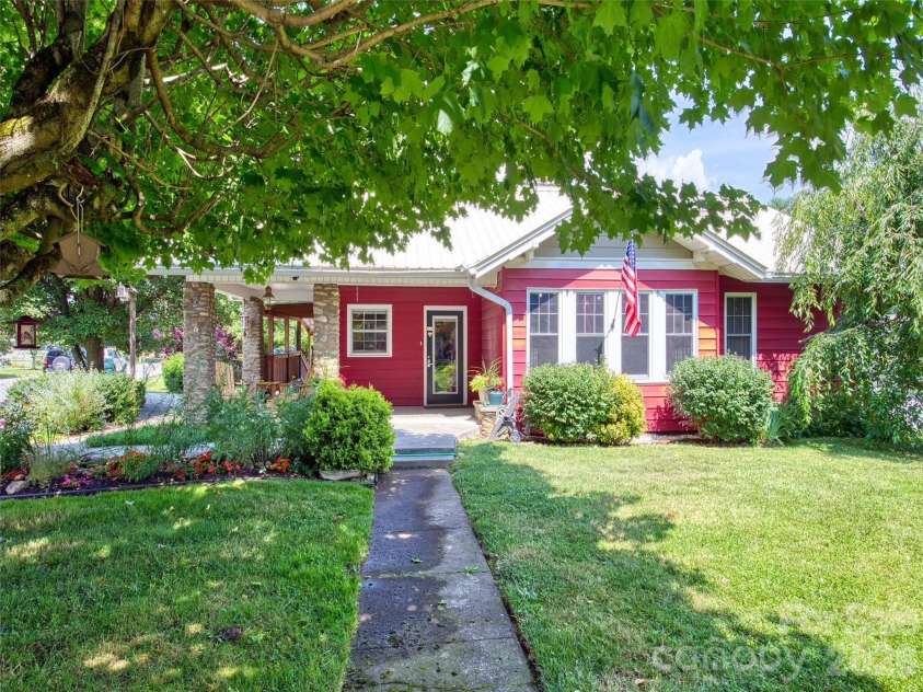 24 Belle Meade Drive, Waynesville, NC 28786.  MLS# CAR4343749, YatesRealty ID 3733. 