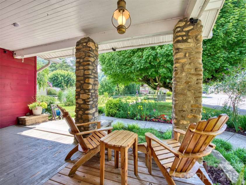 24 Belle Meade Drive, Waynesville, NC 28786.  MLS# CAR4343749, YatesRealty ID 3733. 