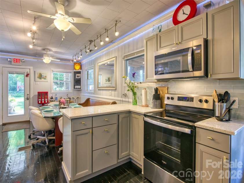 24 Belle Meade Drive, Waynesville, NC 28786.  MLS# CAR4343749, YatesRealty ID 3733. 