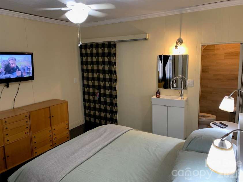 24 Belle Meade Drive, Waynesville, NC 28786.  MLS# CAR4343749, YatesRealty ID 3733. 