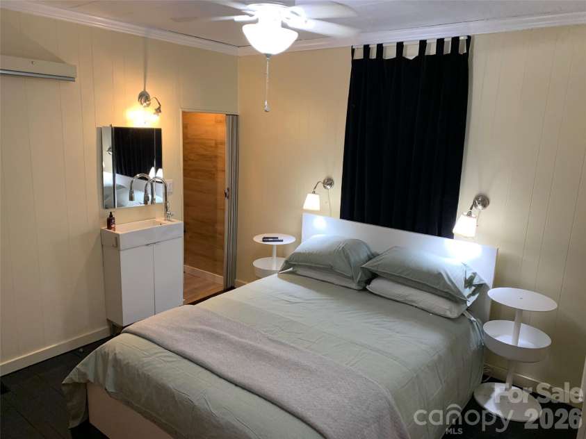 24 Belle Meade Drive, Waynesville, NC 28786.  MLS# CAR4343749, YatesRealty ID 3733. 