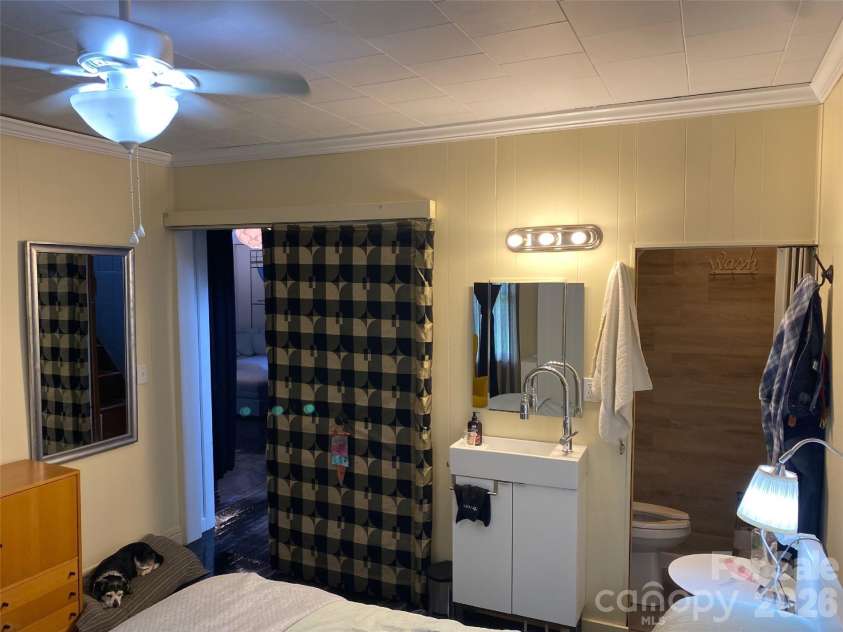 24 Belle Meade Drive, Waynesville, NC 28786.  MLS# CAR4343749, YatesRealty ID 3733. 