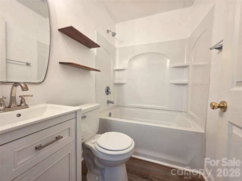 614 Marsh Road, Charlotte, NC 28209.  MLS# CAR4398964, YatesRealty ID 37331. 