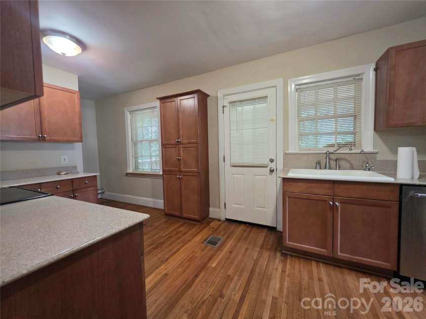 614 Marsh Road, Charlotte, NC 28209.  MLS# CAR4398964, YatesRealty ID 37331. 