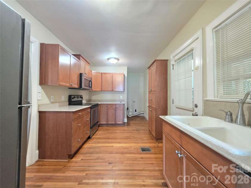 614 Marsh Road, Charlotte, NC 28209.  MLS# CAR4398964, YatesRealty ID 37331. 