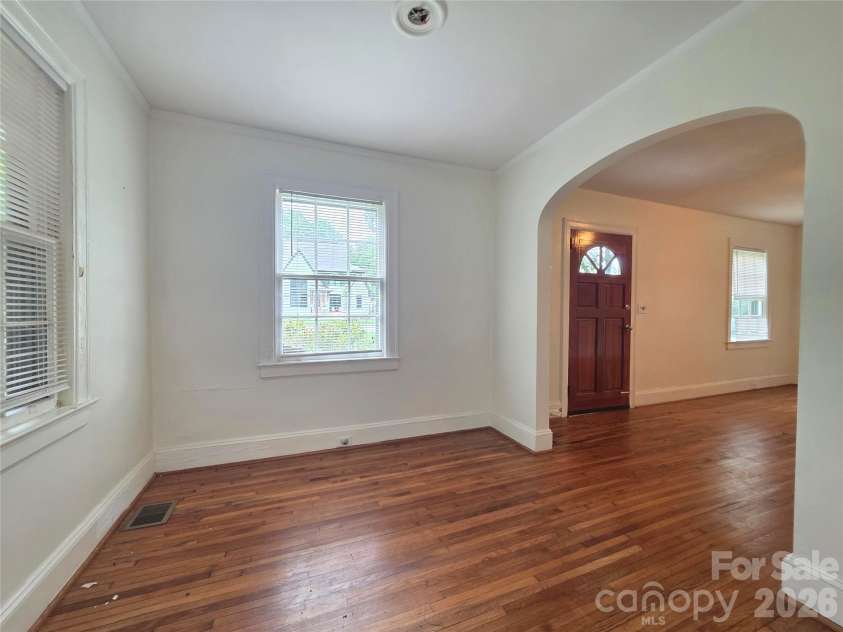 614 Marsh Road, Charlotte, NC 28209.  MLS# CAR4398964, YatesRealty ID 37331. 