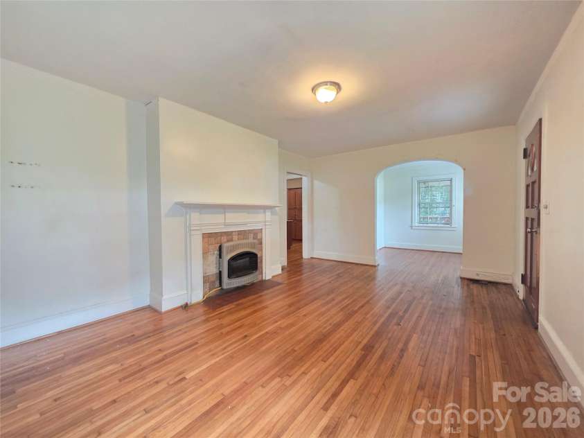 614 Marsh Road, Charlotte, NC 28209.  MLS# CAR4398964, YatesRealty ID 37331. 