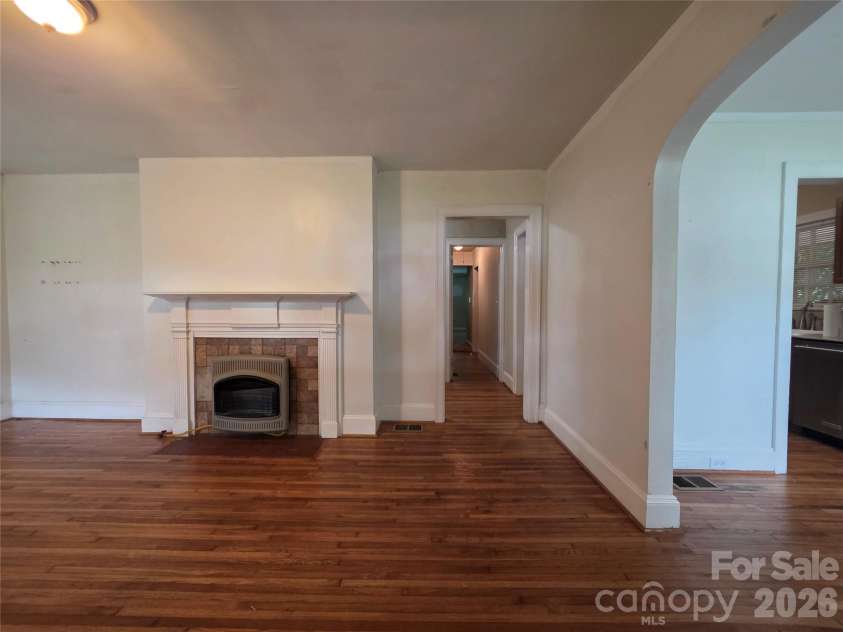 614 Marsh Road, Charlotte, NC 28209.  MLS# CAR4398964, YatesRealty ID 37331. 