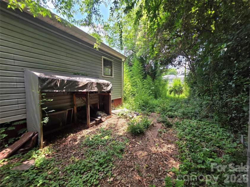 614 Marsh Road, Charlotte, NC 28209.  MLS# CAR4398964, YatesRealty ID 37331. 