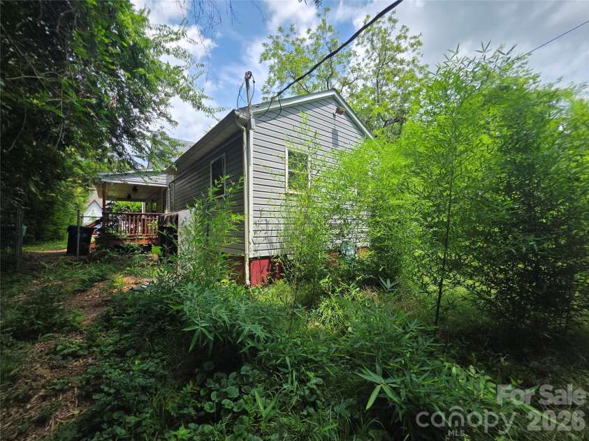614 Marsh Road, Charlotte, NC 28209.  MLS# CAR4398964, YatesRealty ID 37331. 