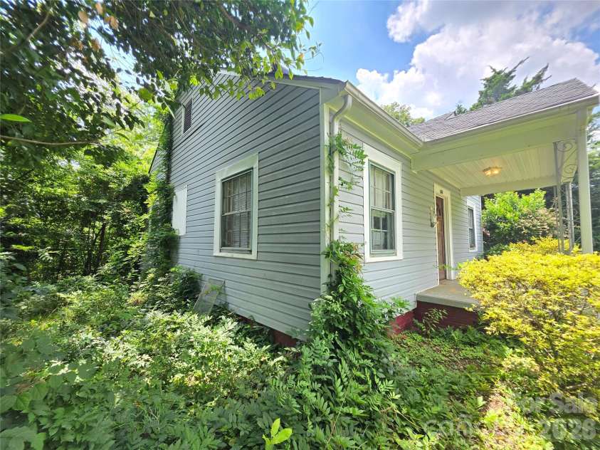 614 Marsh Road, Charlotte, NC 28209.  MLS# CAR4398964, YatesRealty ID 37331. 