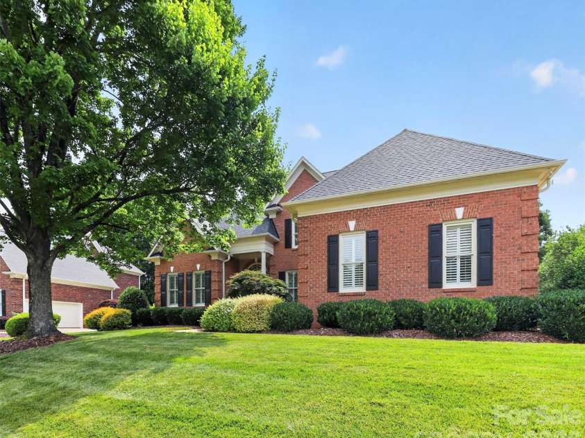 6907 Meadow Run Lane, Charlotte, NC 28277.  MLS# CAR4396037, YatesRealty ID 37333. 