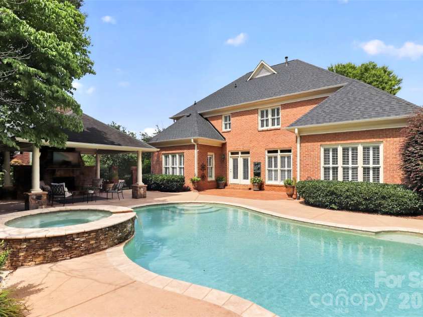6907 Meadow Run Lane, Charlotte, NC 28277.  MLS# CAR4396037, YatesRealty ID 37333. 
