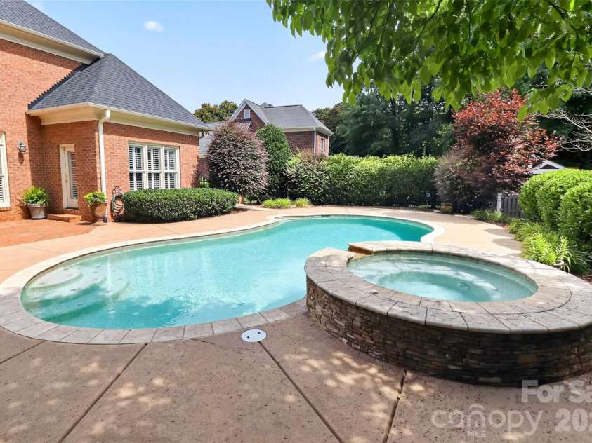 6907 Meadow Run Lane, Charlotte, NC 28277.  MLS# CAR4396037, YatesRealty ID 37333. 