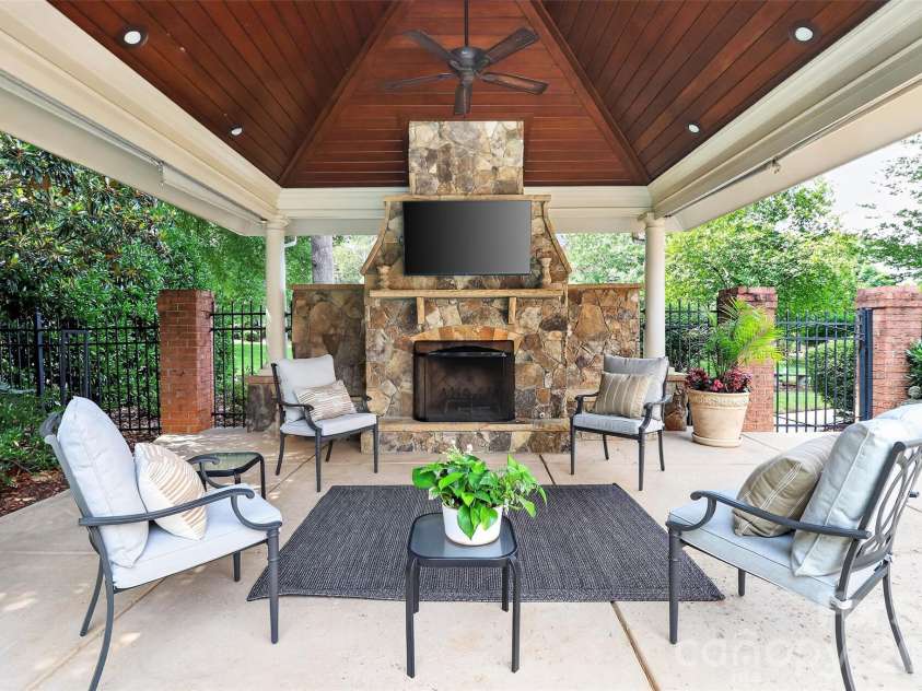 6907 Meadow Run Lane, Charlotte, NC 28277.  MLS# CAR4396037, YatesRealty ID 37333. 