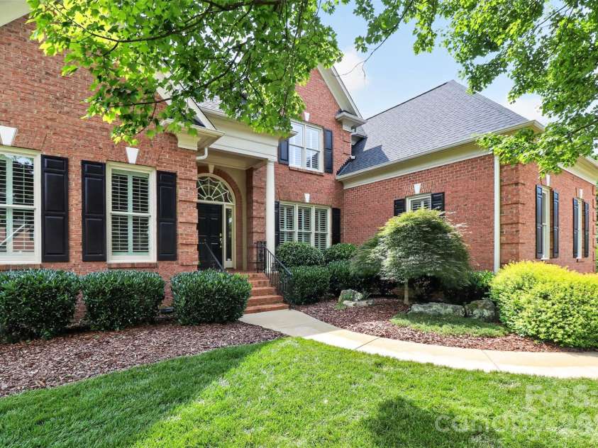 6907 Meadow Run Lane, Charlotte, NC 28277.  MLS# CAR4396037, YatesRealty ID 37333. 