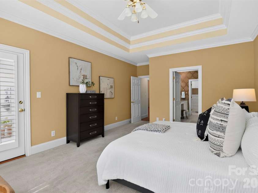 6907 Meadow Run Lane, Charlotte, NC 28277.  MLS# CAR4396037, YatesRealty ID 37333. 