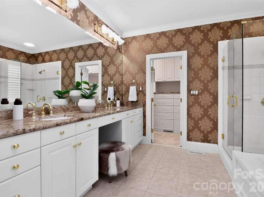 6907 Meadow Run Lane, Charlotte, NC 28277.  MLS# CAR4396037, YatesRealty ID 37333. 