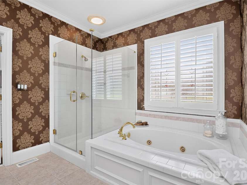 6907 Meadow Run Lane, Charlotte, NC 28277.  MLS# CAR4396037, YatesRealty ID 37333. 