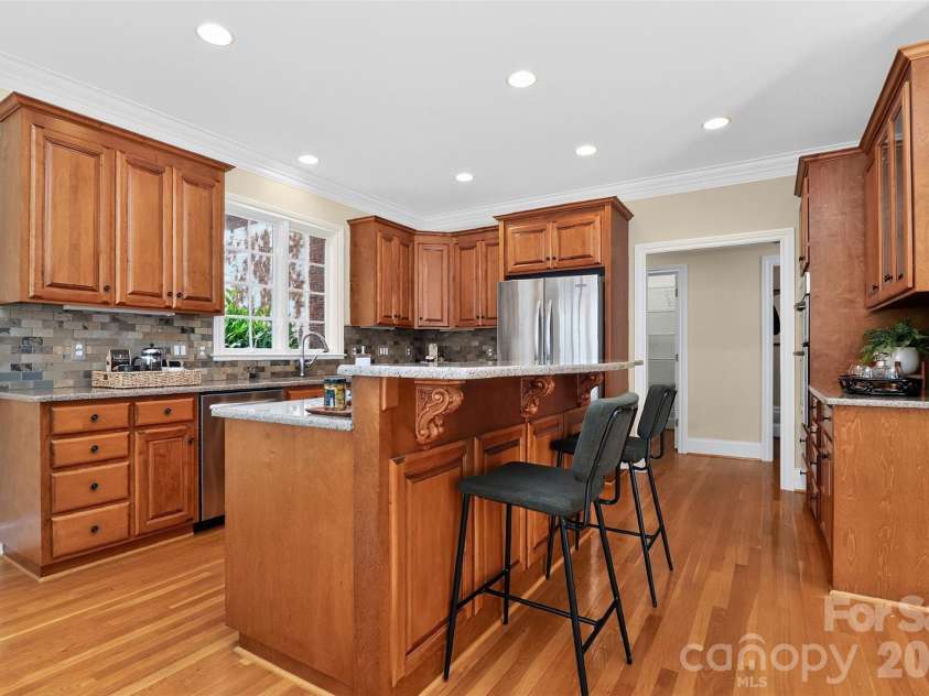 6907 Meadow Run Lane, Charlotte, NC 28277.  MLS# CAR4396037, YatesRealty ID 37333. 