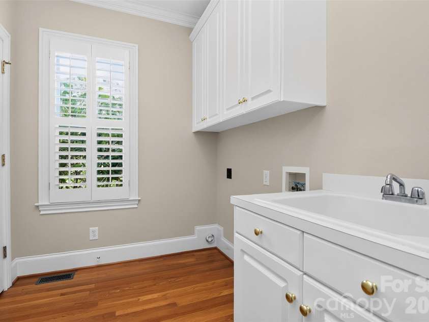 6907 Meadow Run Lane, Charlotte, NC 28277.  MLS# CAR4396037, YatesRealty ID 37333. 