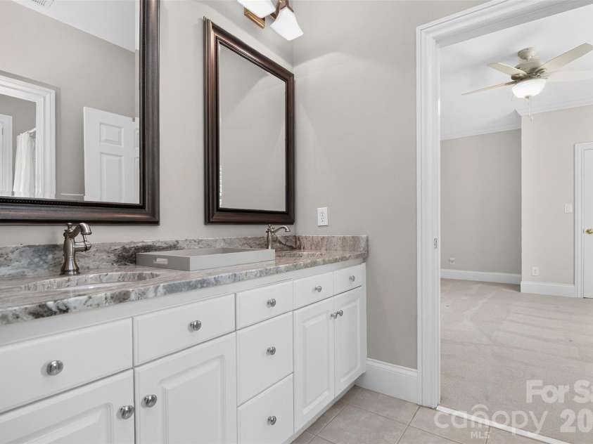 6907 Meadow Run Lane, Charlotte, NC 28277.  MLS# CAR4396037, YatesRealty ID 37333. 