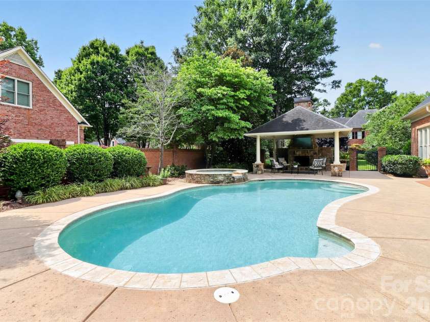 6907 Meadow Run Lane, Charlotte, NC 28277.  MLS# CAR4396037, YatesRealty ID 37333. 