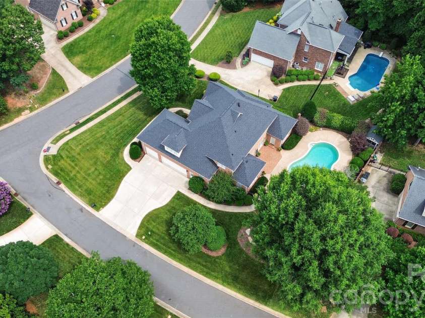 6907 Meadow Run Lane, Charlotte, NC 28277.  MLS# CAR4396037, YatesRealty ID 37333. 
