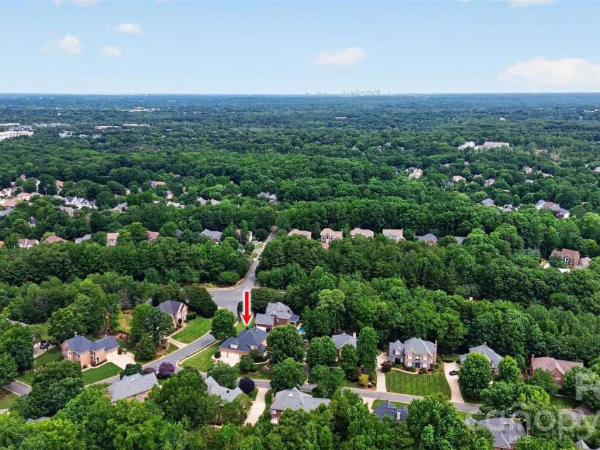 6907 Meadow Run Lane, Charlotte, NC 28277.  MLS# CAR4396037, YatesRealty ID 37333. 
