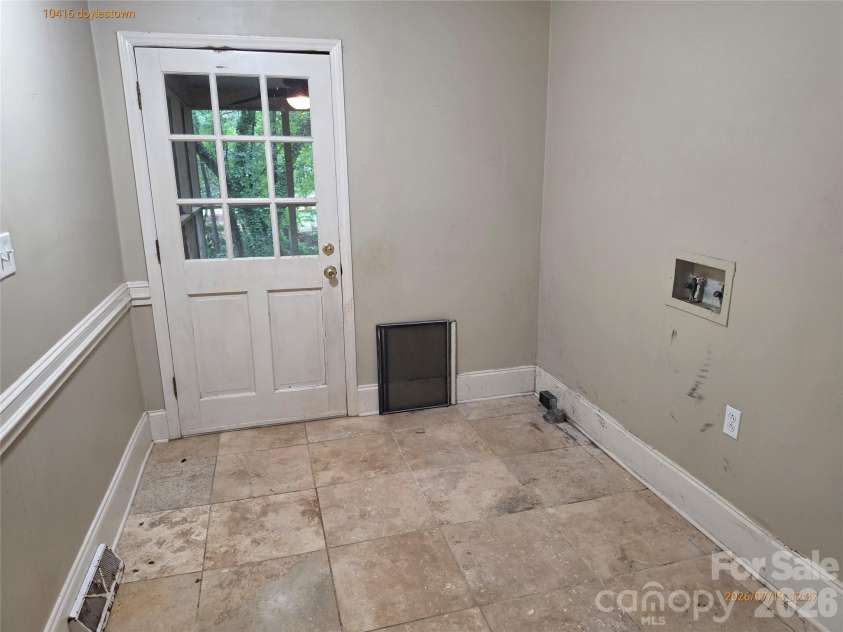 10416 Doylestown Road, Matthews, NC 28105.  MLS# CAR4402053, YatesRealty ID 37337. 