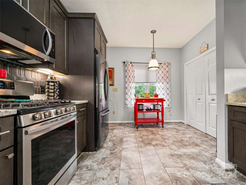 22 Country Meadows Lane, Hendersonville, NC 28792.  MLS# CAR4185375, YatesRealty ID 3734. 