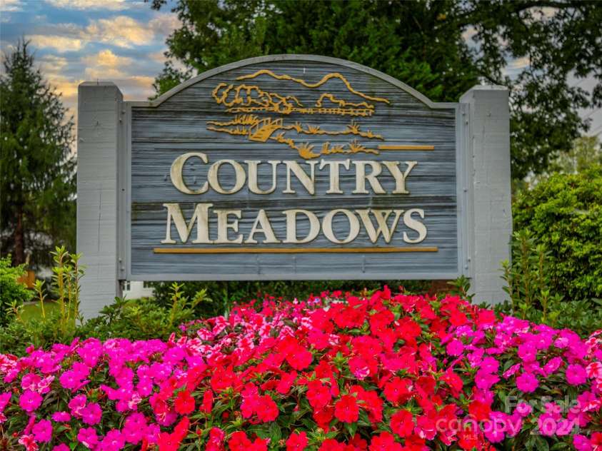 22 Country Meadows Lane, Hendersonville, NC 28792.  MLS# CAR4185375, YatesRealty ID 3734. 