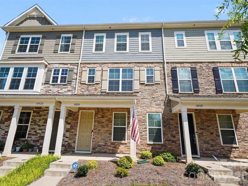 10024 Hemingway Place, Charlotte, NC 28227.  MLS# CAR4403858, YatesRealty ID 37341. 