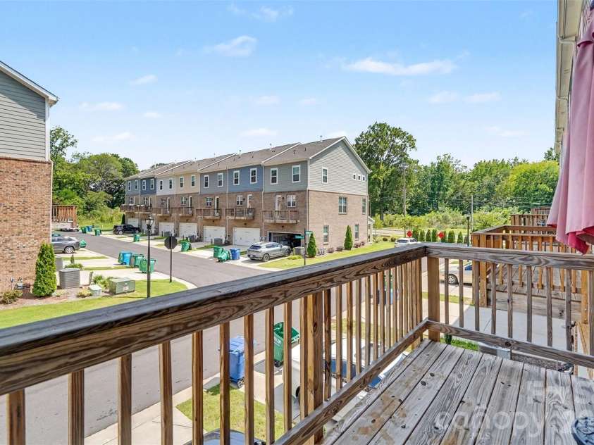 10024 Hemingway Place, Charlotte, NC 28227.  MLS# CAR4403858, YatesRealty ID 37341. 